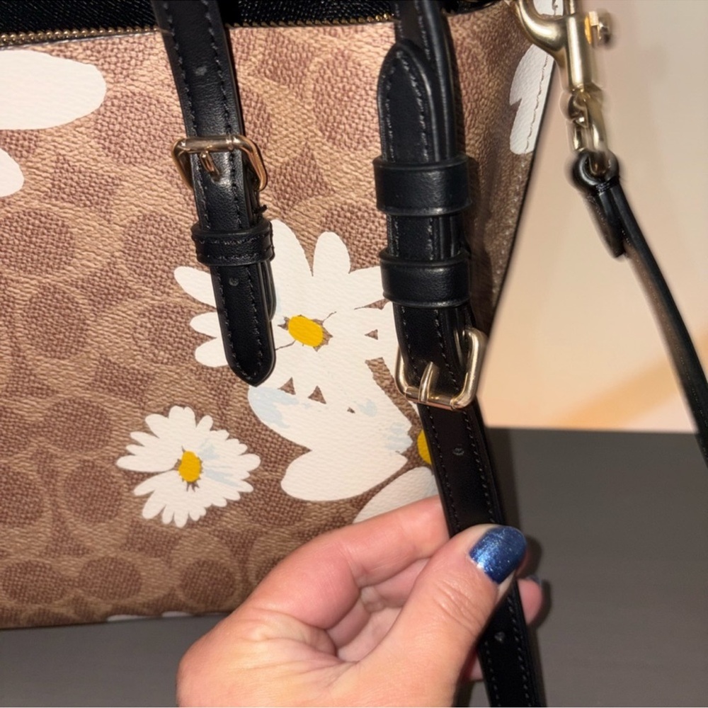 Coach Daisy Mollie 25 Bag - Picture 10 of 10